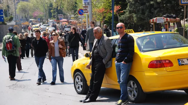 Taxi driver who defrauded a tourist has had his licence revoked in Istanbul